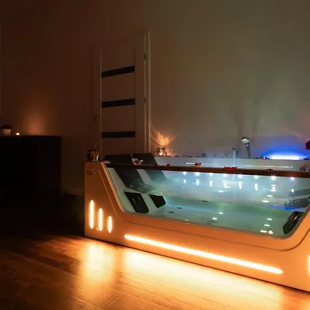 Jacuzzi Near The Royal Castle Apartament *