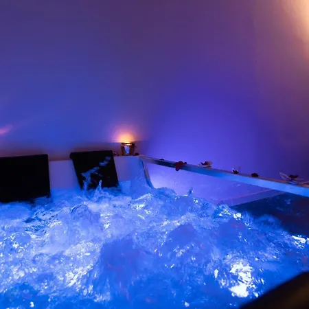 Jacuzzi Near The Royal Castle Apartament *